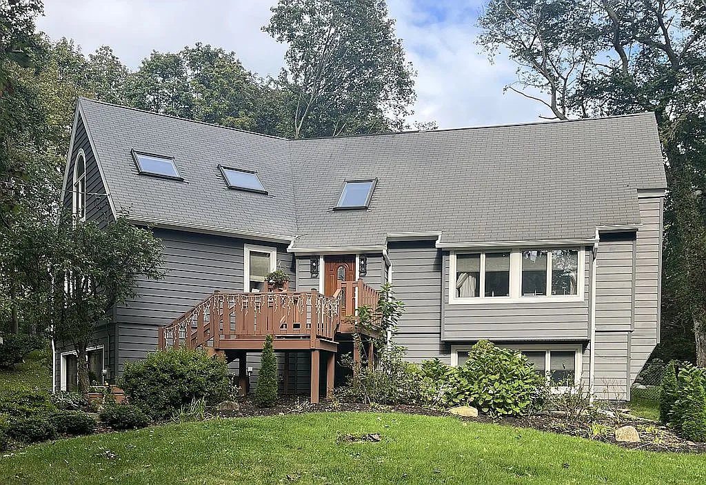 11 Bayview Ave photo 1