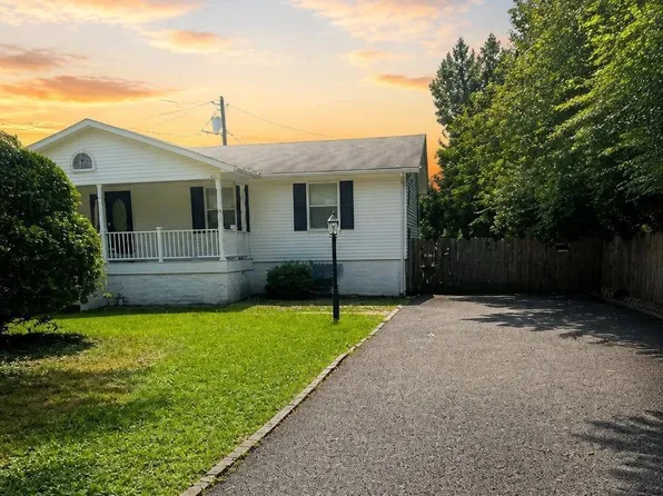 7601 Rudyard St, Falls Church, VA 22043