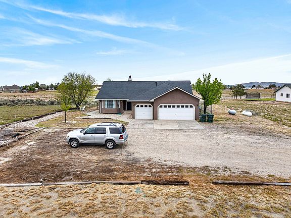 3rd image of 407 Flora Dr