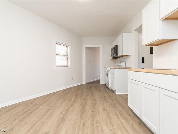 4th image of 3905 Woodbine Ave #Up