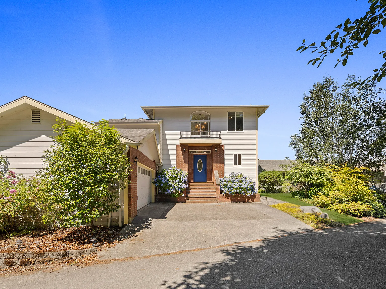 4 bed, 2280 sqft, $3,500 — Photo 1