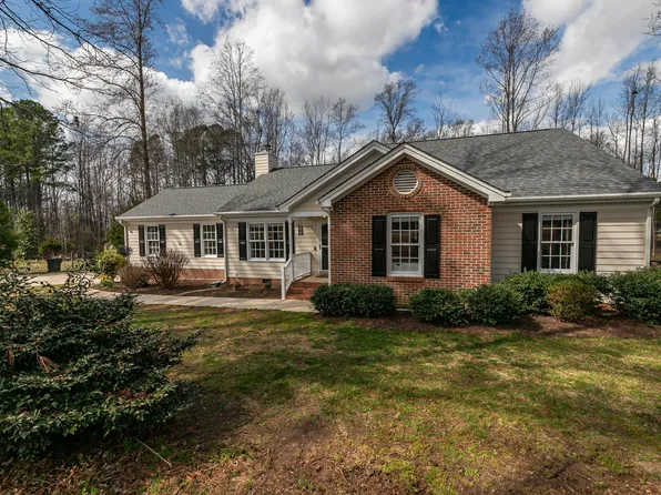 1012 Sawyer Creek Dr, Zebulon, NC 27597