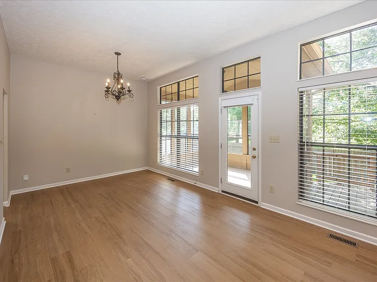 11179 Avery Row — Photo 8