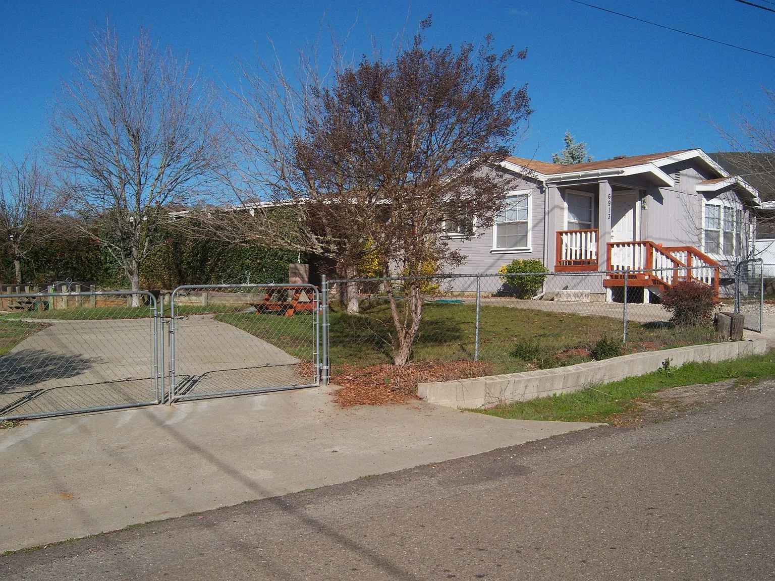 6913 Glenn St photo 1