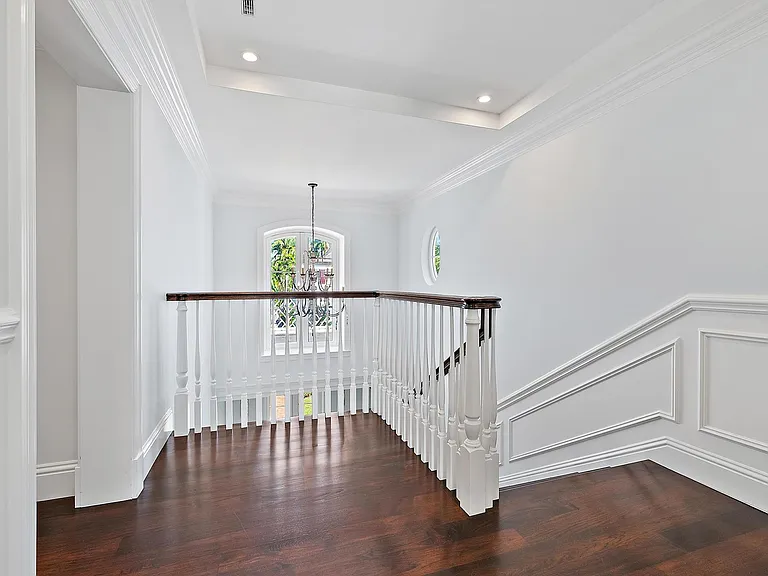 210 Emerald Ln — Photo 15