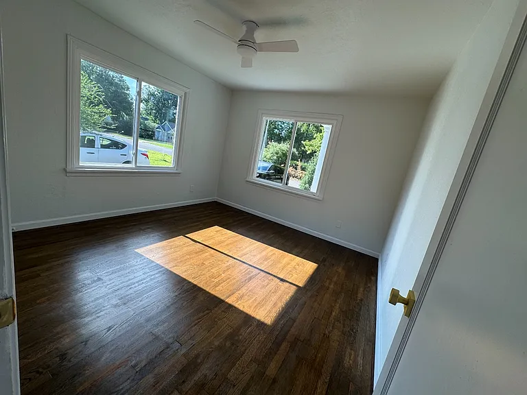 1119 W Eufaula St — Photo 5