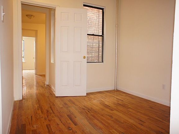 3rd image of 208 Willis Ave APT 5N