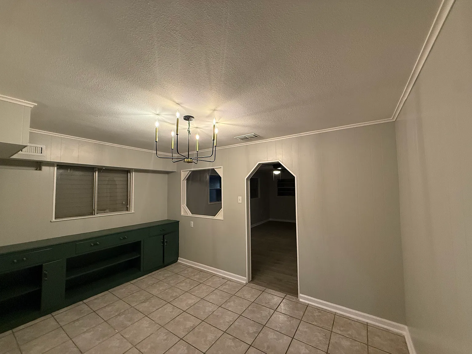 4 bed, 2067 sqft, $2,000 — Photo 4