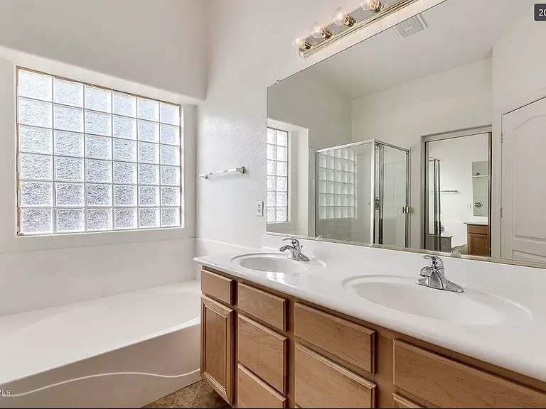 8324 S 48th Dr — Photo 16