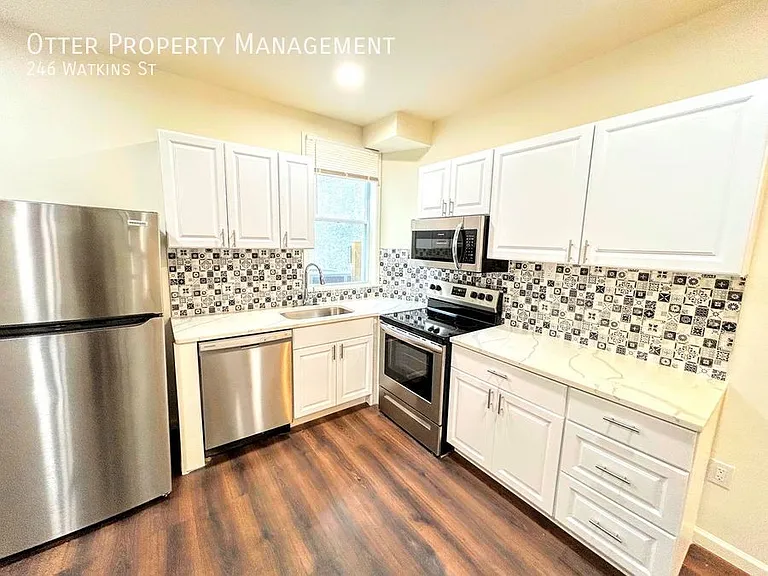 246 Watkins St — Photo 6