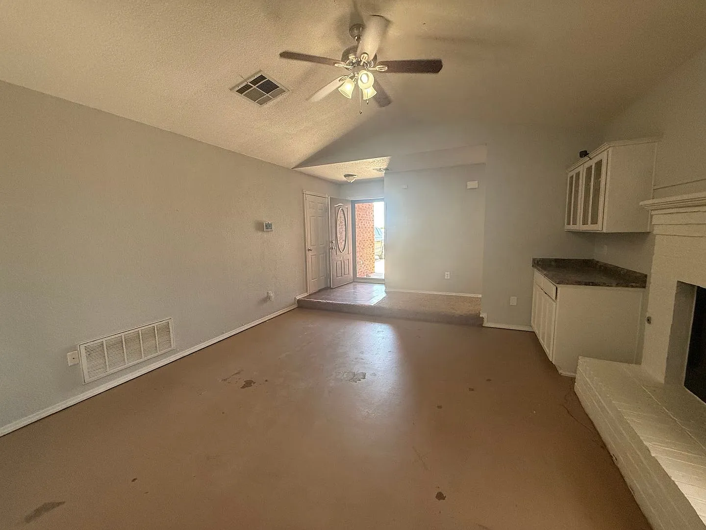 609 Montwood — Photo 3