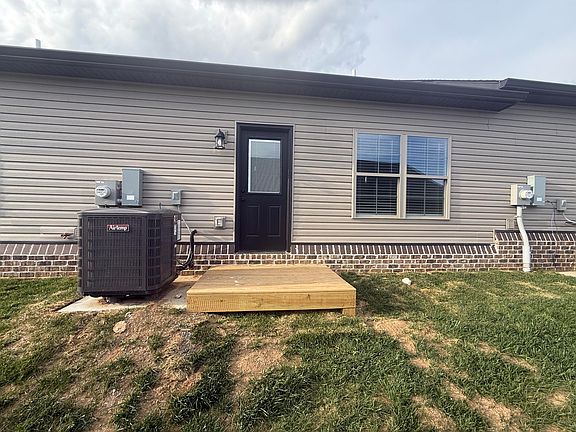 3rd image of 838 Ridgewood Dr Unit 5