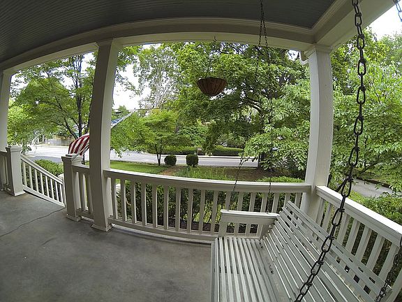 5th image of 2713 Woodlawn Dr