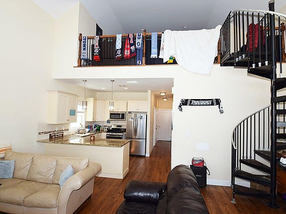 5th image of 45 New Hampshire St