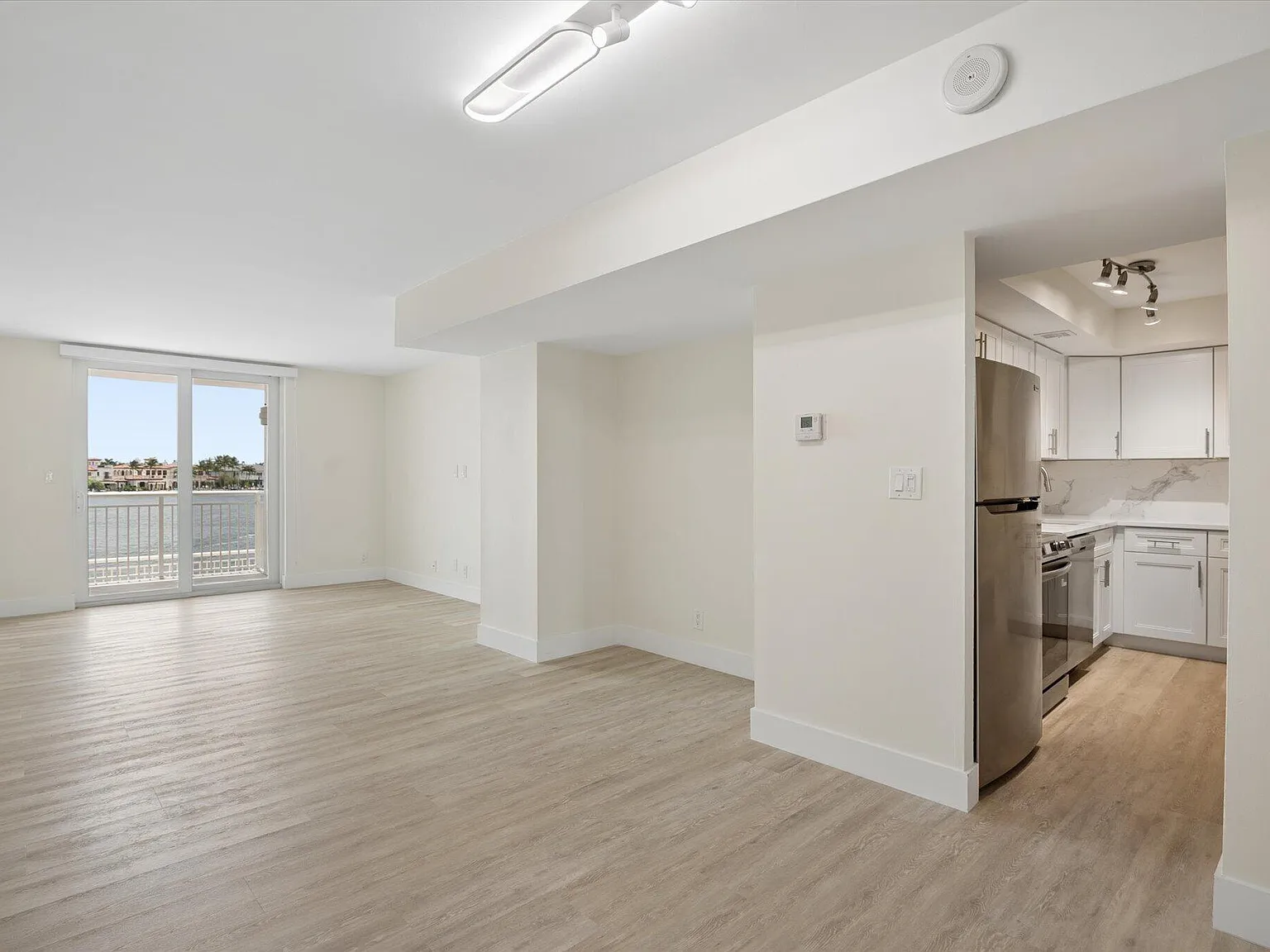 1 bed, 1.5 bath, 928 sqft, $2,900 — Photo 3