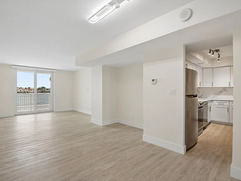 511 Bayshore Dr #206 — Photo 5