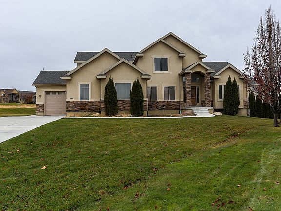 4th image of 221 E Green Ct