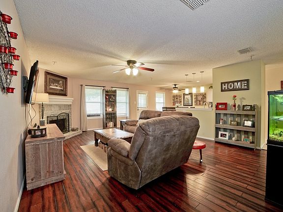 3rd image of 1512 Leeward Ln