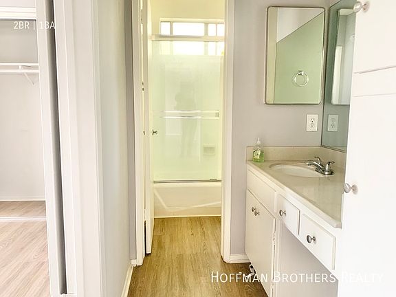 5th image of 1824 Colby Ave #4A