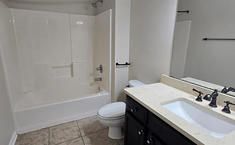 5401 NW 63rd Pl — Photo 11
