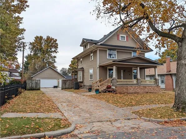 209 Hiawatha Ave, Hiawatha, KS 66434