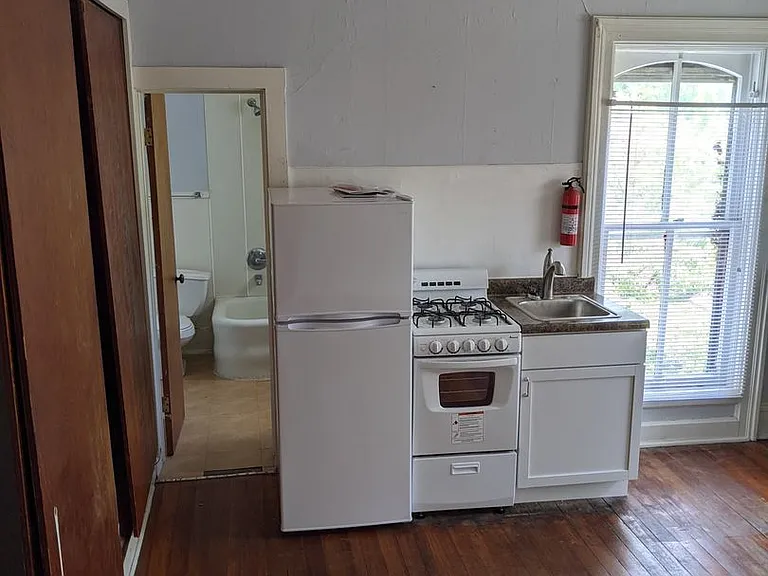 401 S Race St — Photo 2