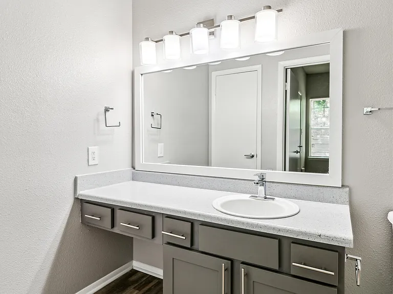 Waterford Creek Apartments — Photo 29