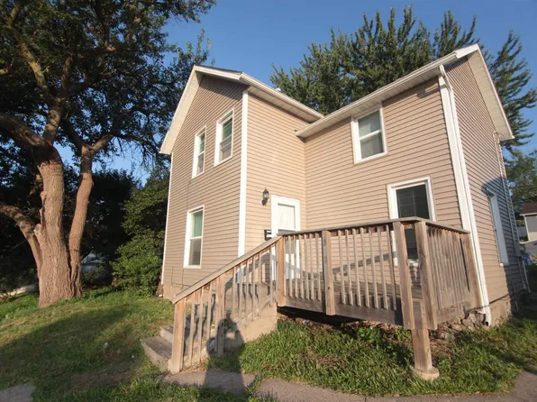 818 Charlotte St, Davenport, IA 52803