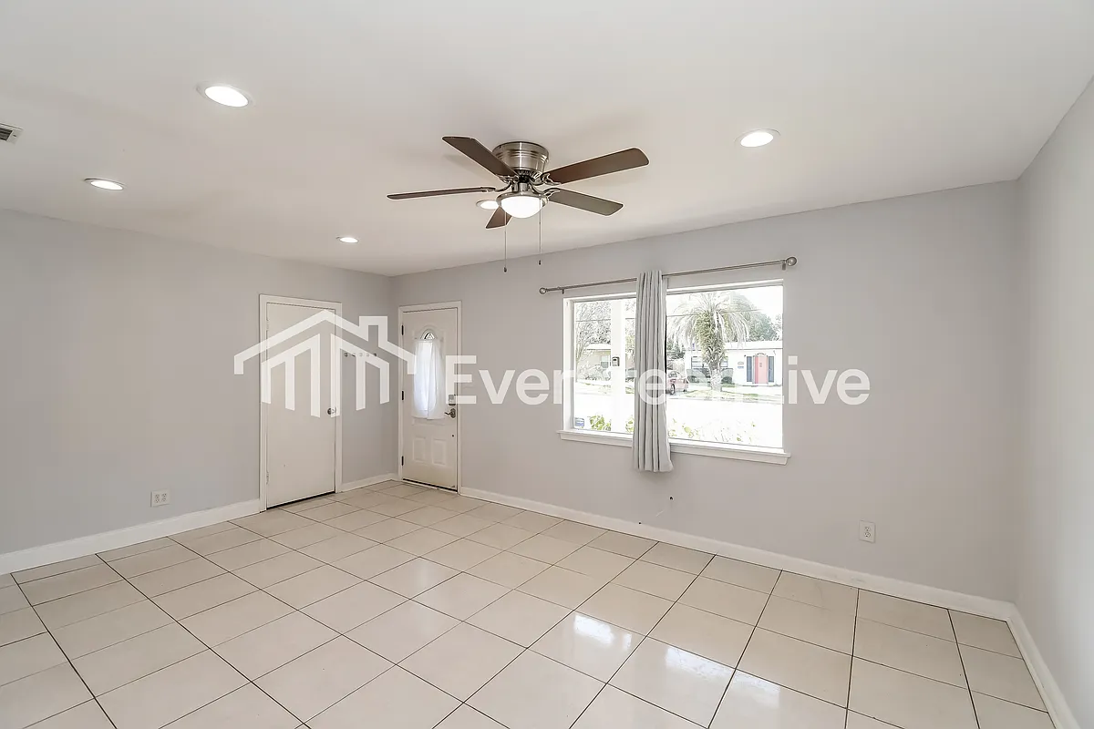 Building Photo - 2835 Belair Rd W