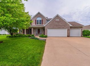 6 Hodgehaven Cir, Bloomington, IL 61704