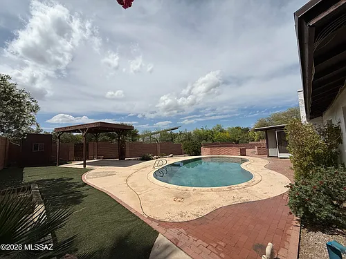 625 N Brown Ave Photo 1