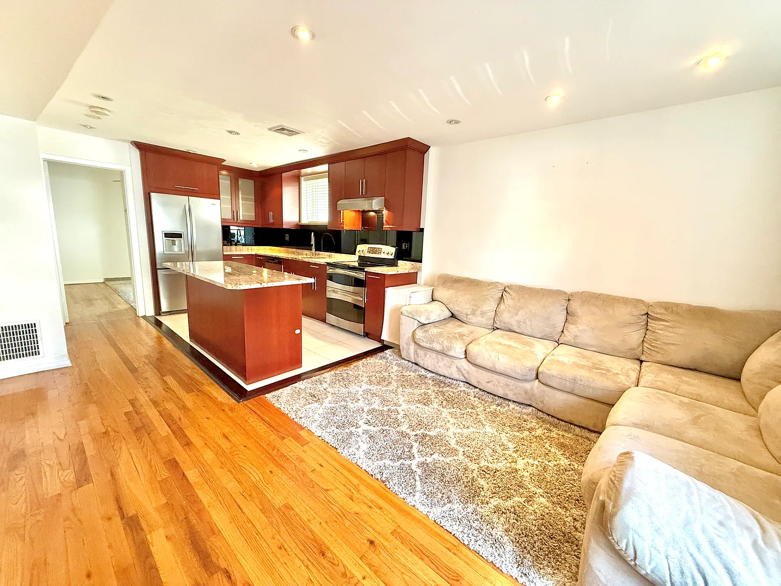 2 bed, 1150 sqft, $3,200 — Photo 1