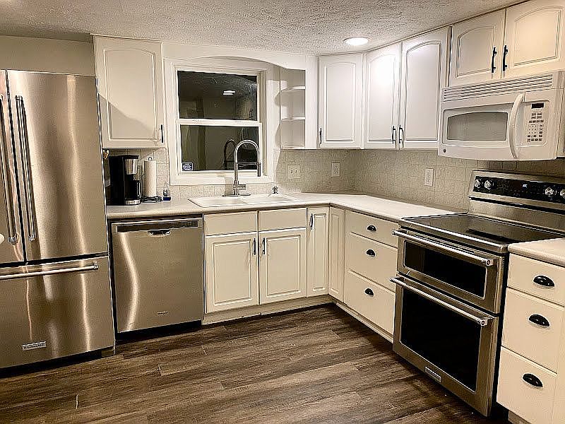 1st image of 15224 Lincoln Cir