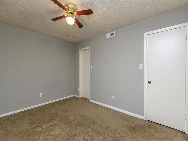 3820 Papermill Sq — Photo 34