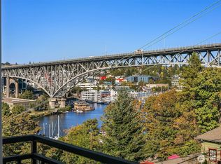 2720 Nob Hill Ave N, Seattle, WA 98109