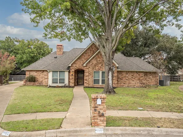 852 Windsong Ct, Bedford, TX 76021