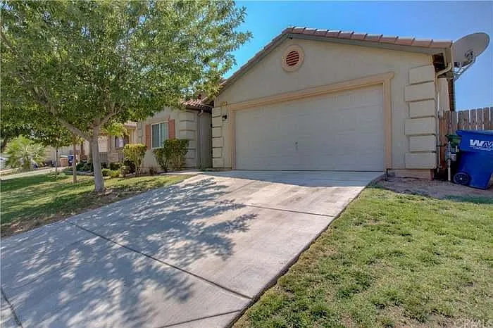 2073 W Solis St photo 1