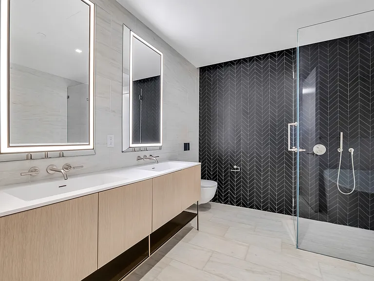 215 W 28th St #7A — Photo 7