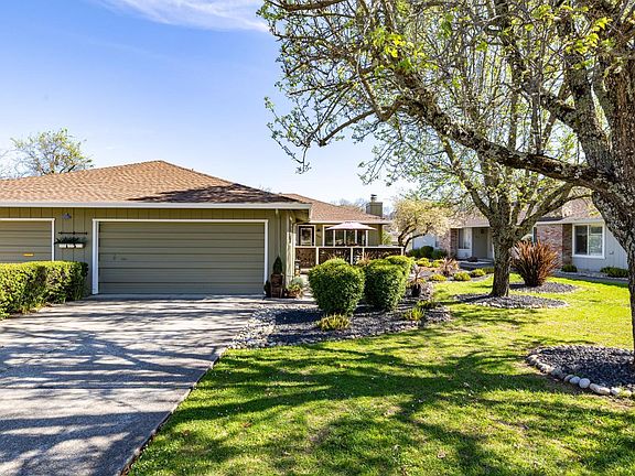 4th image of 7409 Oakmont Drive