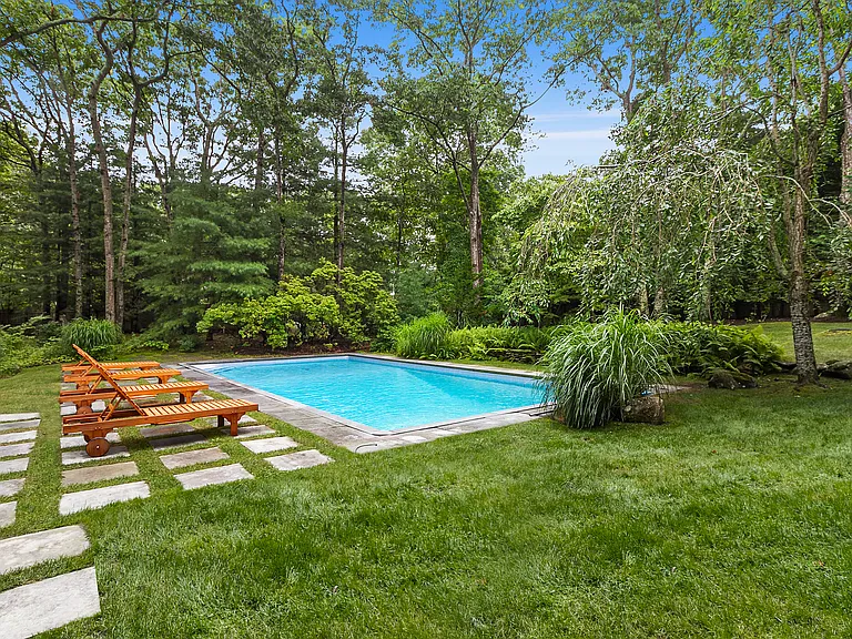 4 Foxglove Rd — Photo 3