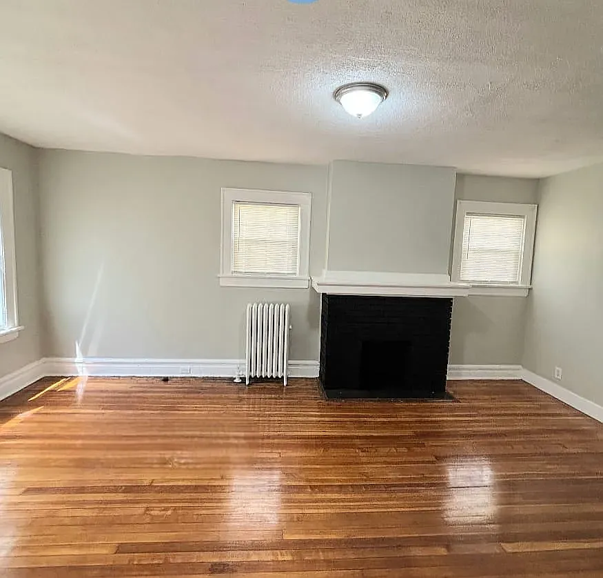 4 bed, 1200 sqft, $2,649 — Photo 2