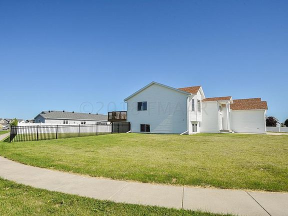 5th image of 1043 Parkway Ln