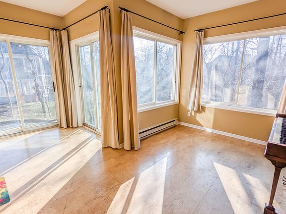 5th image of 262 Alscot Cres