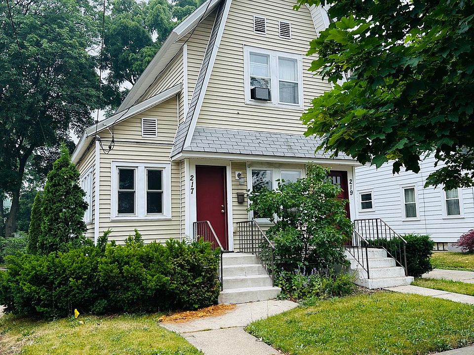 1st image of 217 Carrier St NE