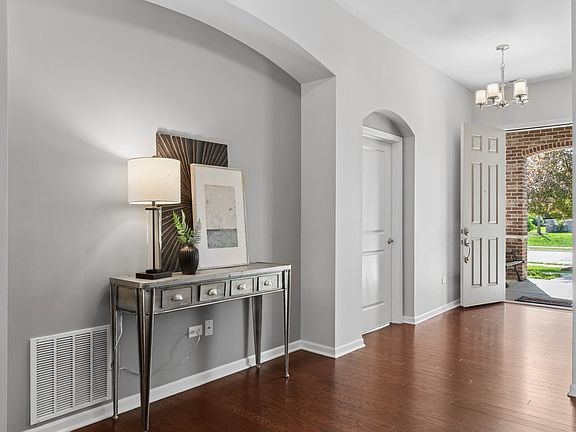 3rd image of 2682 Avondale Cir
