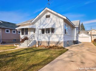 1724 Jenkinson Ct, Waukegan, IL 60085