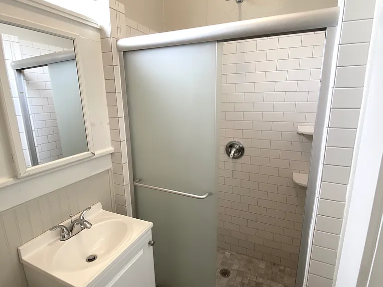 2203 Young Ave — Photo 11