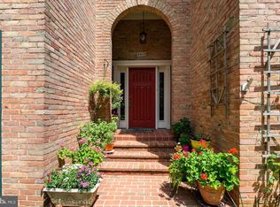 6672 Midhill Pl, Falls Church, VA 22043
