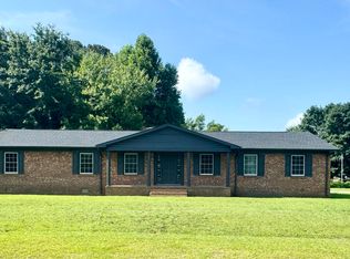 200 Colonial Ave, Clinton, NC 28328