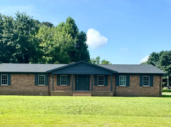 200 Colonial Avenue, Clinton, NC 28328